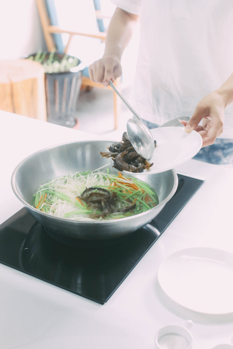 Steps for Cooking Jade Silver Sprout Stir-Fried Sea Cucumber