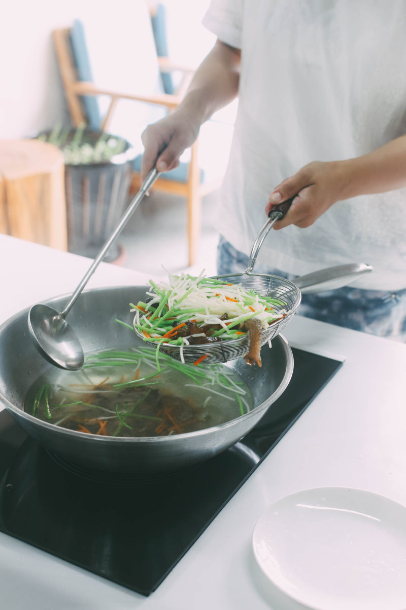 Steps for Cooking Jade Silver Sprout Stir-Fried Sea Cucumber