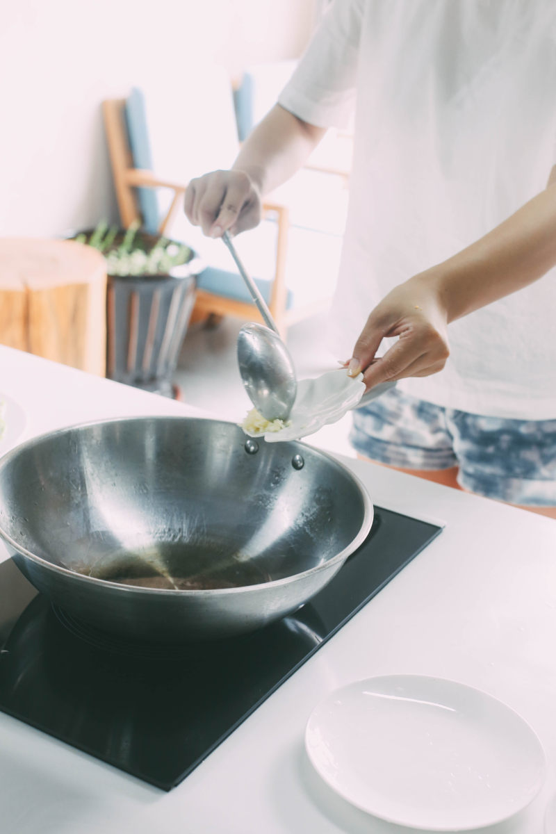 Steps for Cooking Jade Silver Sprout Stir-Fried Sea Cucumber