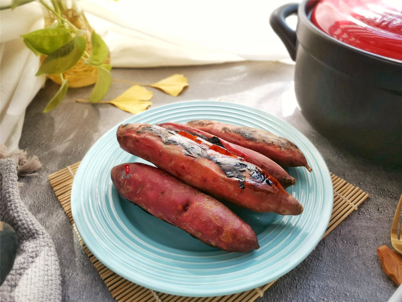 Baked Sweet Potatoes in a Clay Pot