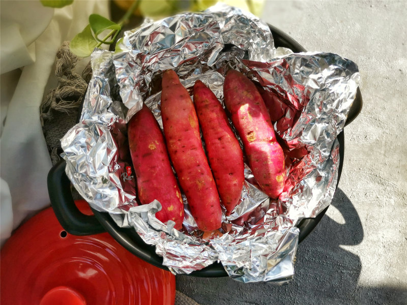 Steps for Baked Sweet Potatoes in a Clay Pot