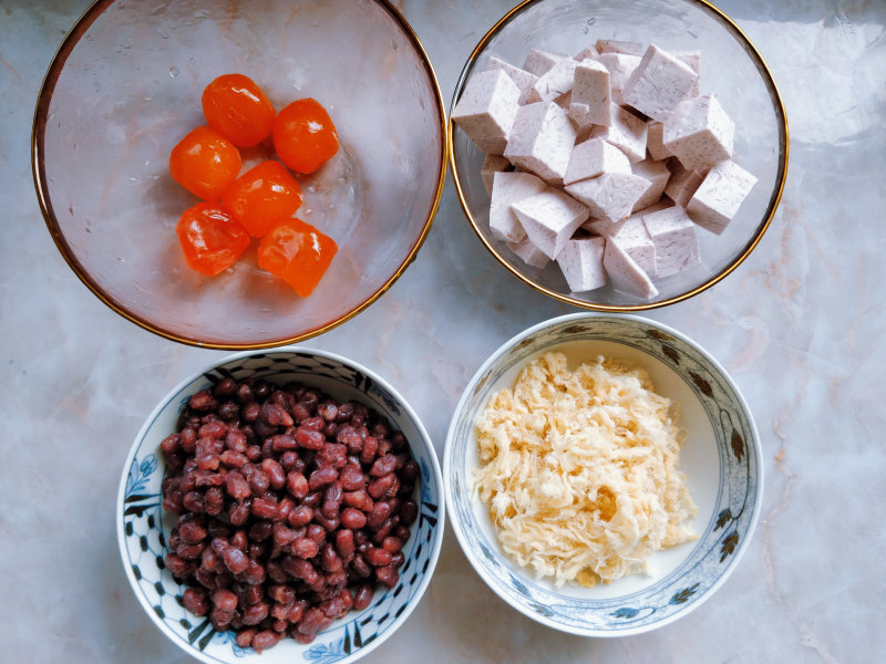 Cooking Steps for Egg Yolk, Pork Floss, Mashed Taro, and Red Bean Bun