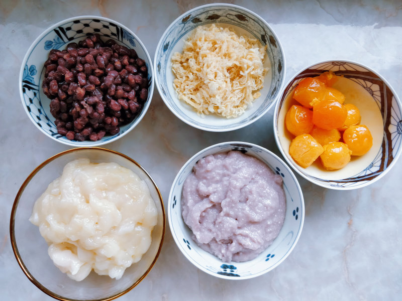 Cooking Steps for Egg Yolk, Pork Floss, Mashed Taro, and Red Bean Bun