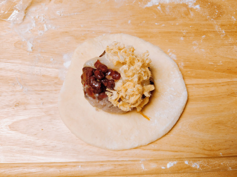 Cooking Steps for Egg Yolk, Pork Floss, Mashed Taro, and Red Bean Bun