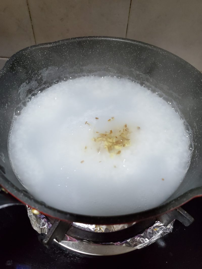 Steps for Making Fengjiang Egg Congee