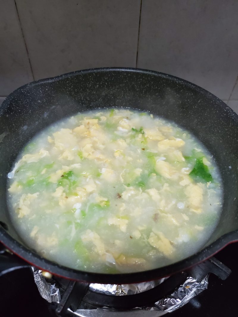 Steps for Making Fengjiang Egg Congee