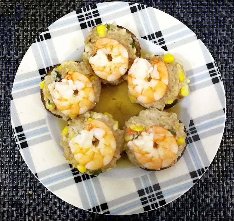 Step-by-Step Guide for Making Tender and Crispy Stuffed Mushrooms with Shrimp and Pork