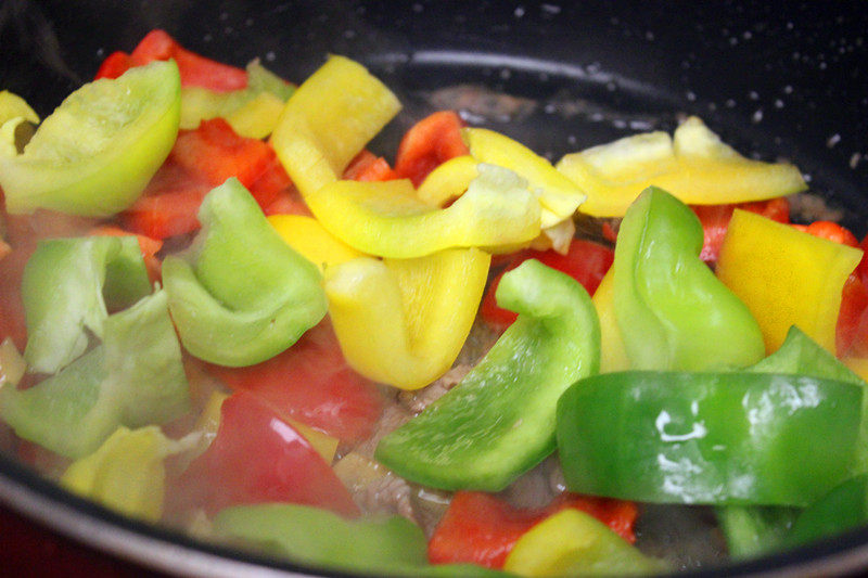 Steps for cooking Colorful Bell Pepper Beef