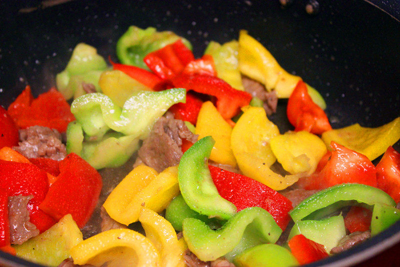 Steps for cooking Colorful Bell Pepper Beef