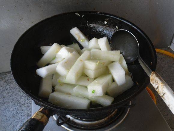 Steps for Cooking Thai Spicy Sauce Braised Winter Melon