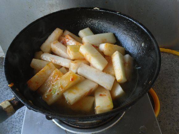 Steps for Cooking Thai Spicy Sauce Braised Winter Melon