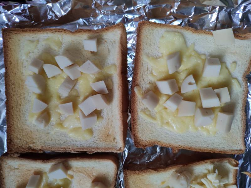 Steps for making Cheese Toast