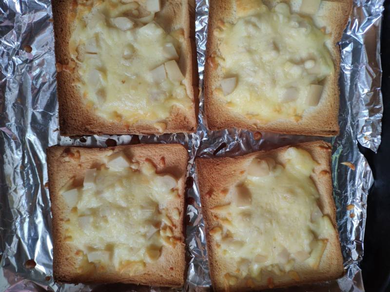 Steps for making Cheese Toast