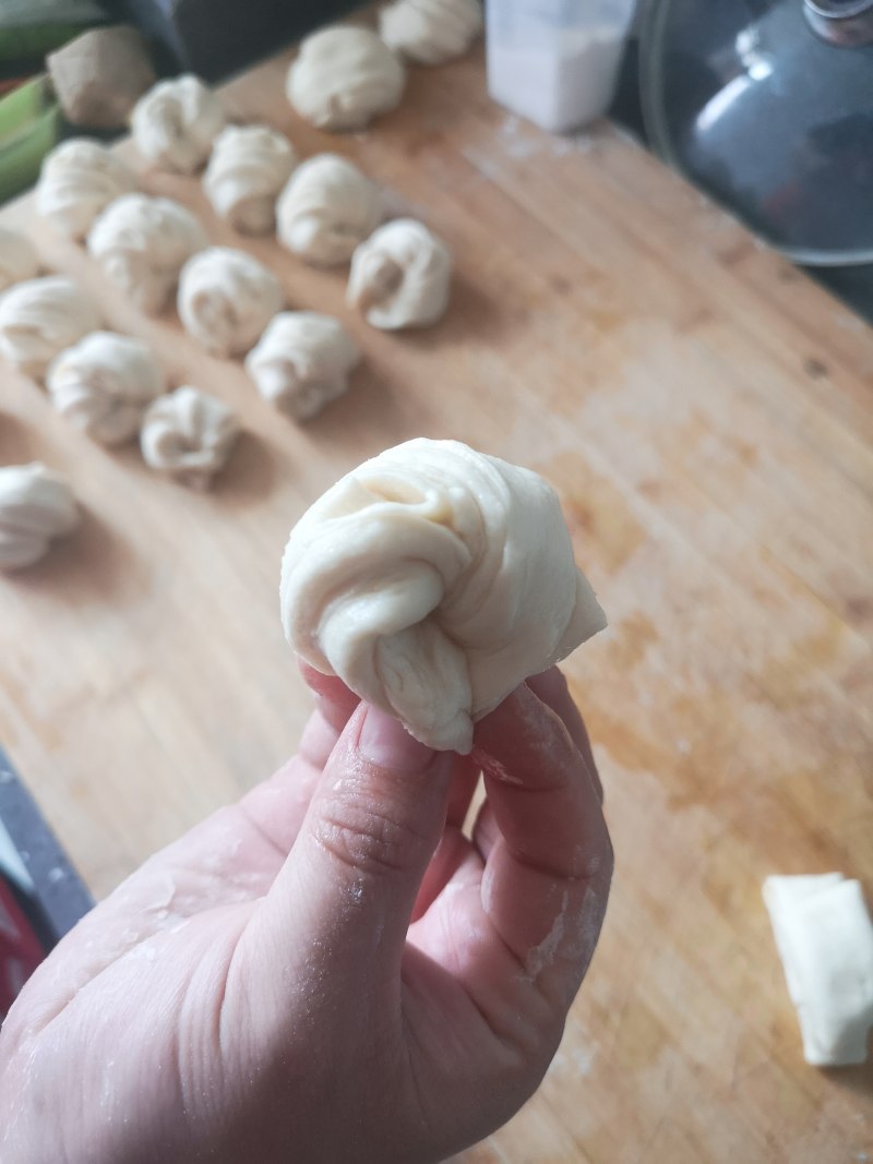 Steps for Making Basic Version of Flower Rolls