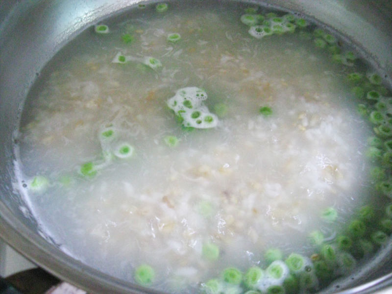 Steps for Cooking Pea and Oatmeal Porridge