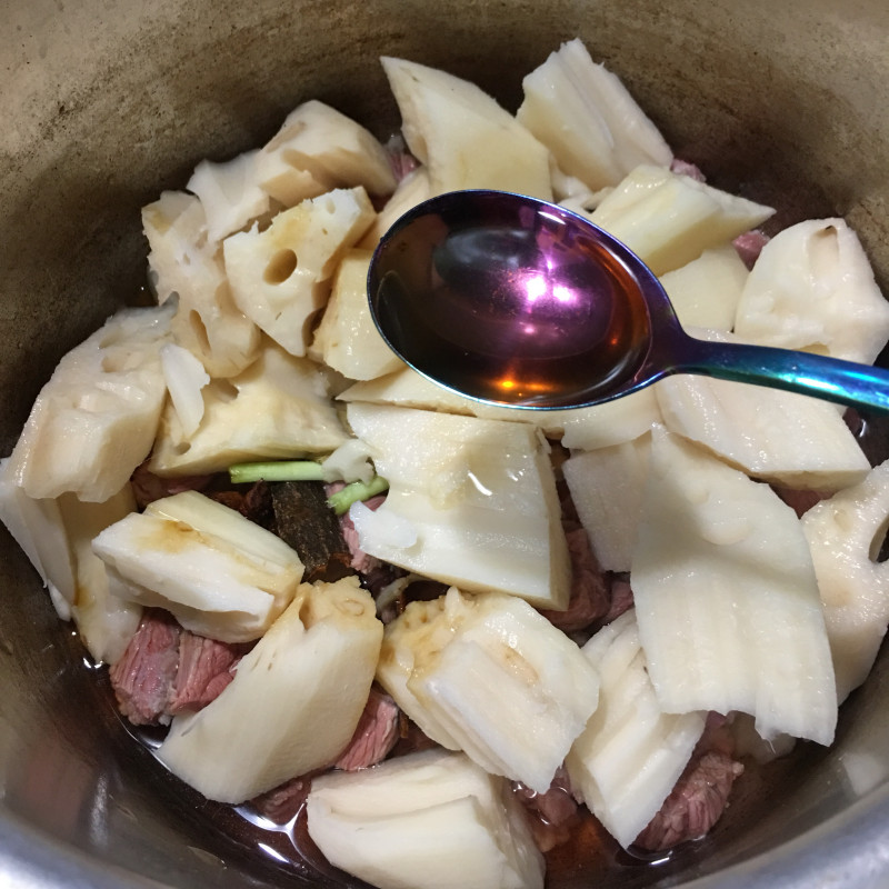 Steps for Cooking Lotus Root in Soy Sauce