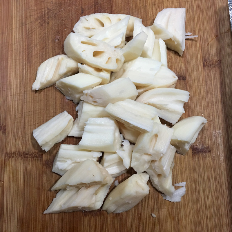 Steps for Cooking Lotus Root in Soy Sauce