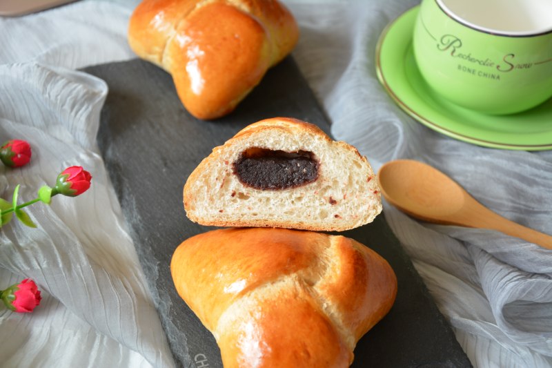 Brown Wheat Red Bean Triangle Buns