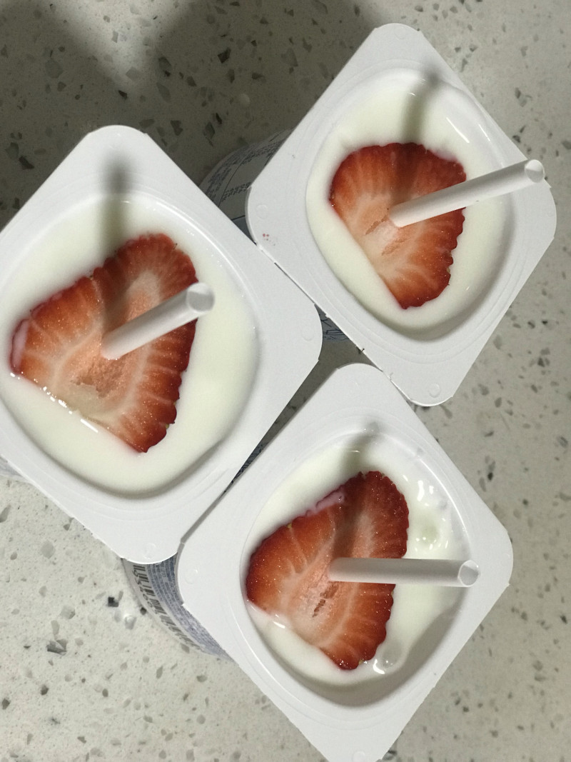 Steps to Make Strawberry Yogurt Jelly