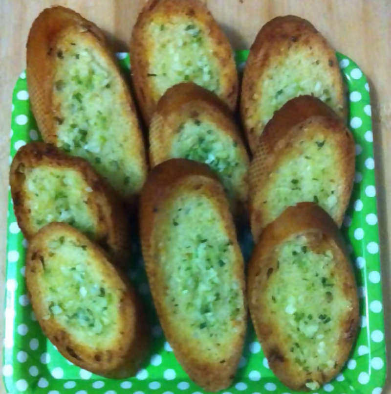 Garlic Bread ~ Crispy and Fragrant