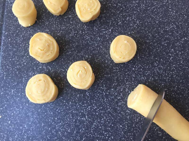 Steps for Making Pan-fried Bread