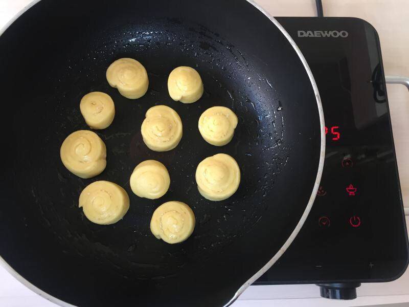 Steps for Making Pan-fried Bread