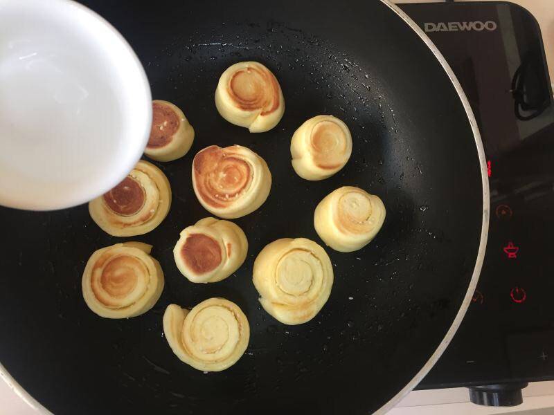 Steps for Making Pan-fried Bread