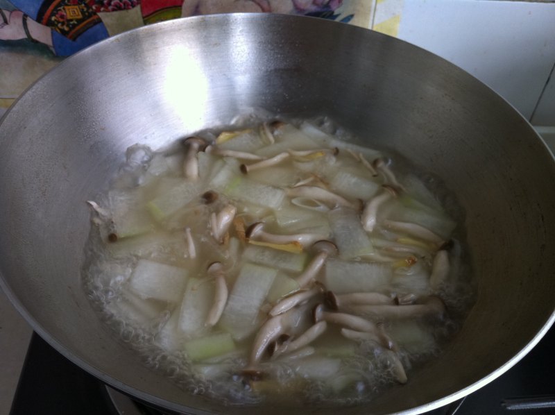 Steps for making Crab Mushroom and Dried Shrimp Winter Melon Soup