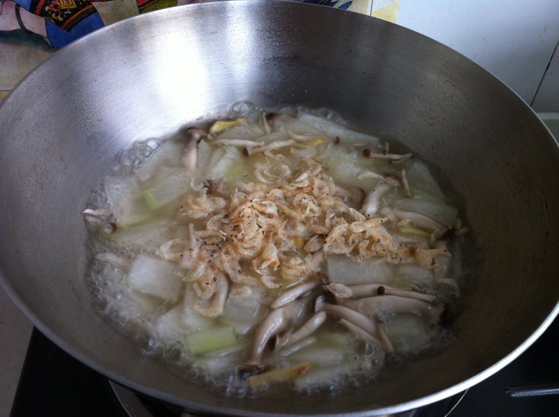 Steps for making Crab Mushroom and Dried Shrimp Winter Melon Soup