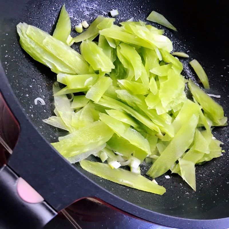 Step-by-Step Guide to Cooking Sautéed Bamboo Shoots with Shrimp