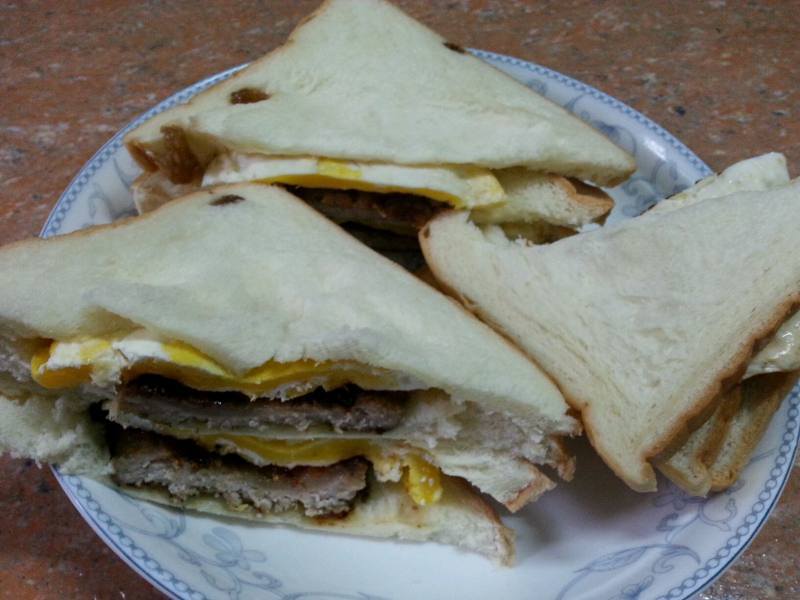 Steps for Making Pork Chop Sandwich