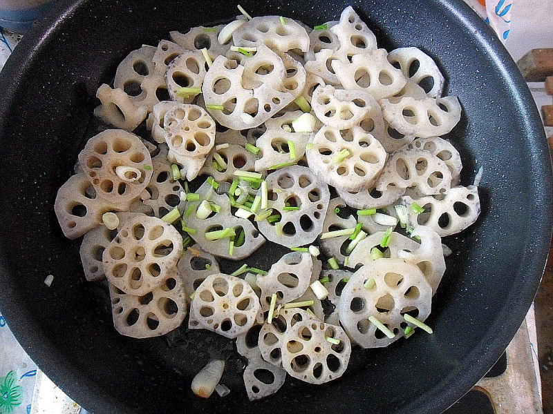 【Simple and Delicious】Stir-Fried Lotus Root Slices Cooking Steps