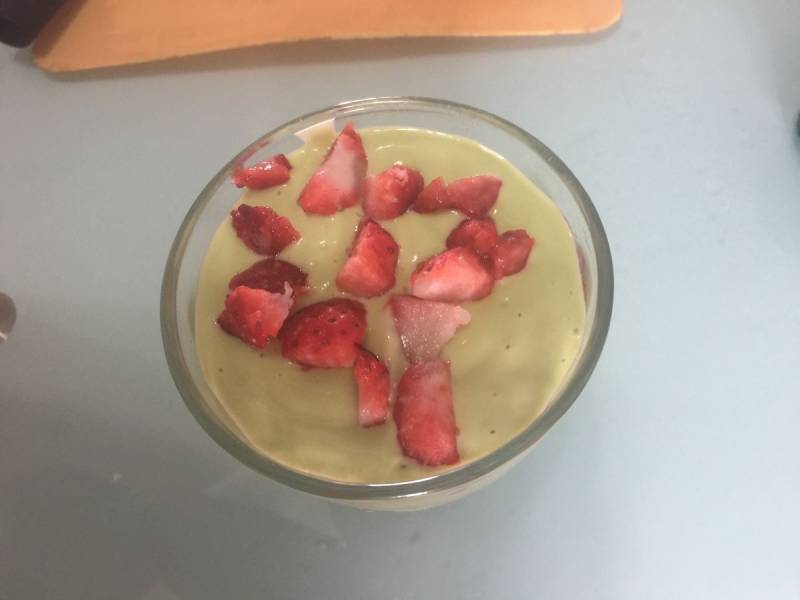 Steps to make Avocado Strawberry Smoothie