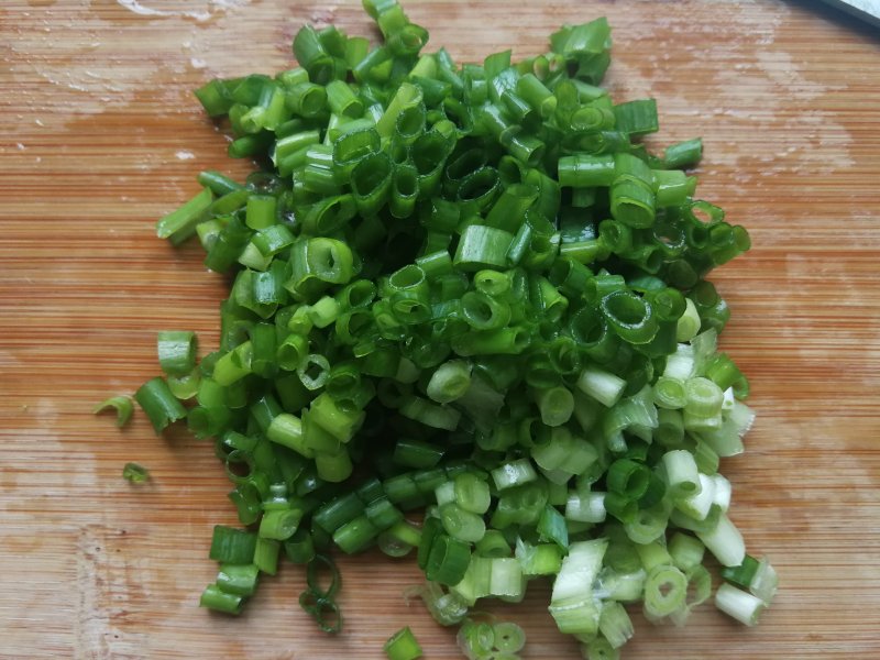 Steps for Cooking Carrot Mushroom Pork Dumplings