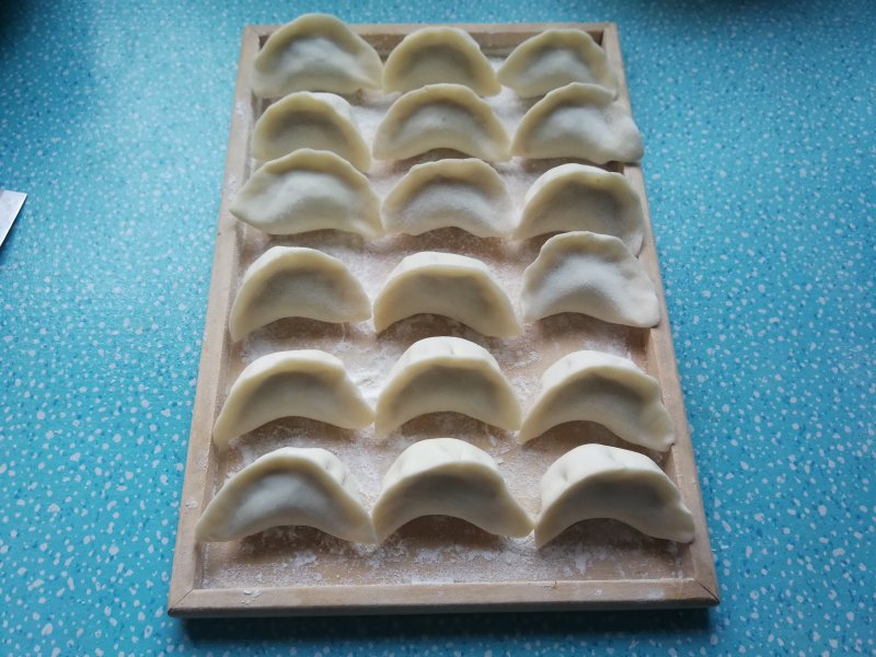 Steps for Cooking Carrot Mushroom Pork Dumplings