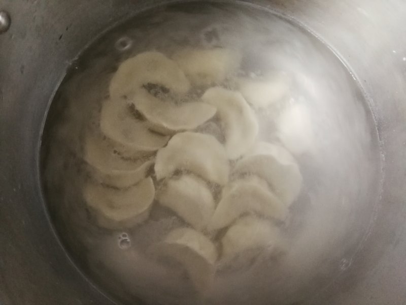 Steps for Cooking Carrot Mushroom Pork Dumplings