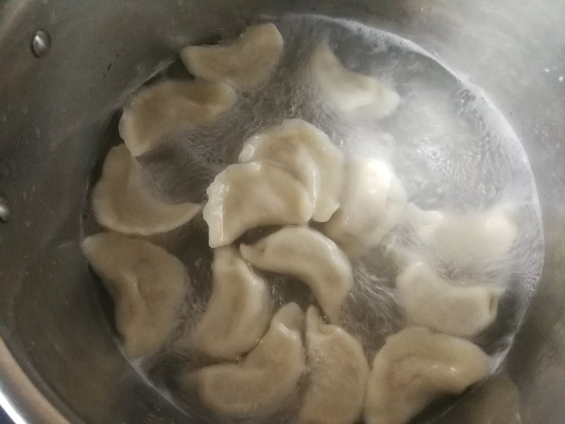 Steps for Cooking Carrot Mushroom Pork Dumplings