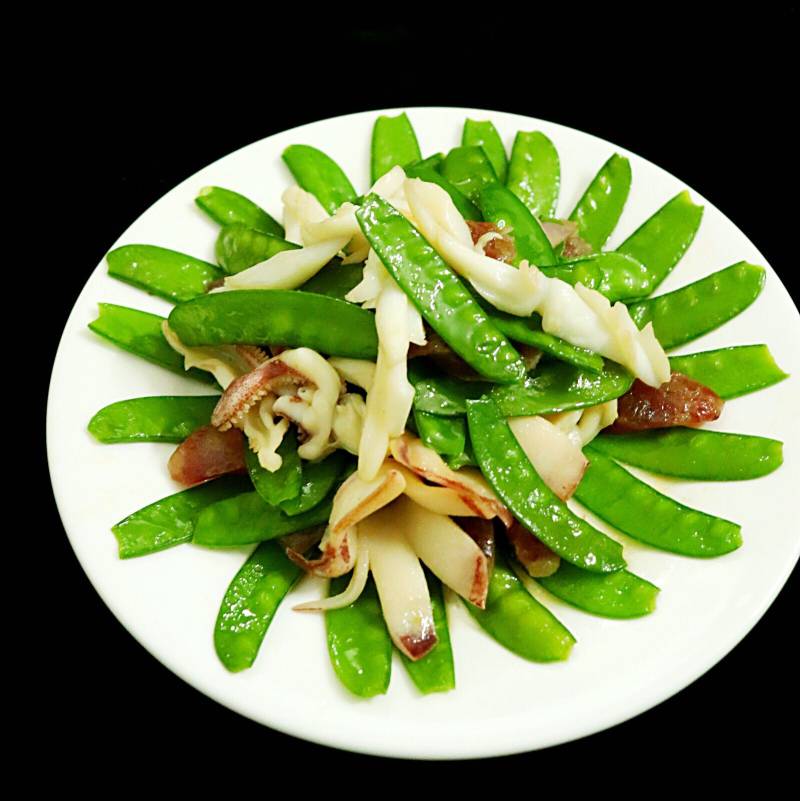 Squid Stir-Fried Snow Peas