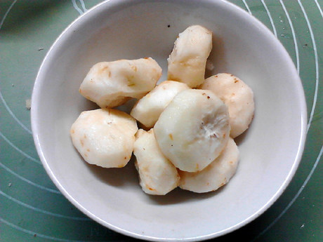 Step-by-Step Instructions for Lotus Root, Sugarcane, Lamb, and Pork Rib Soup