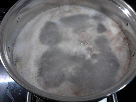 Step-by-Step Instructions for Lotus Root, Sugarcane, Lamb, and Pork Rib Soup