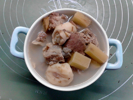 Step-by-Step Instructions for Lotus Root, Sugarcane, Lamb, and Pork Rib Soup