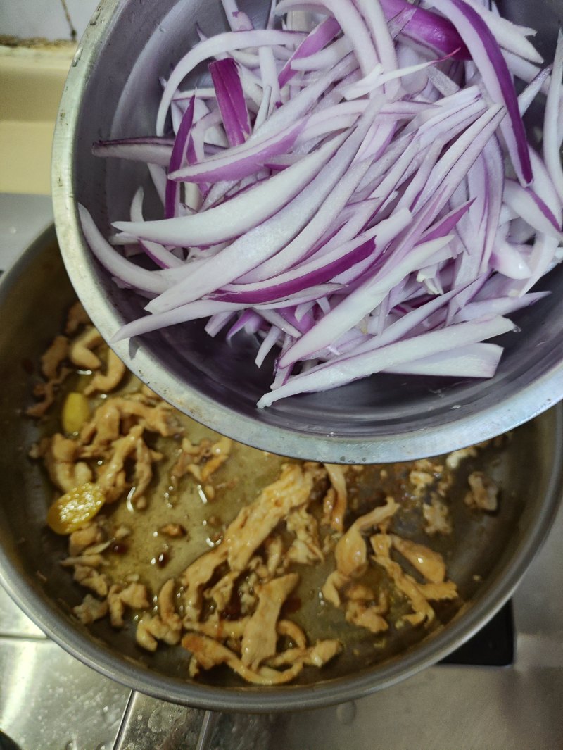 Steps for Making Onion Fried Chicken Slices