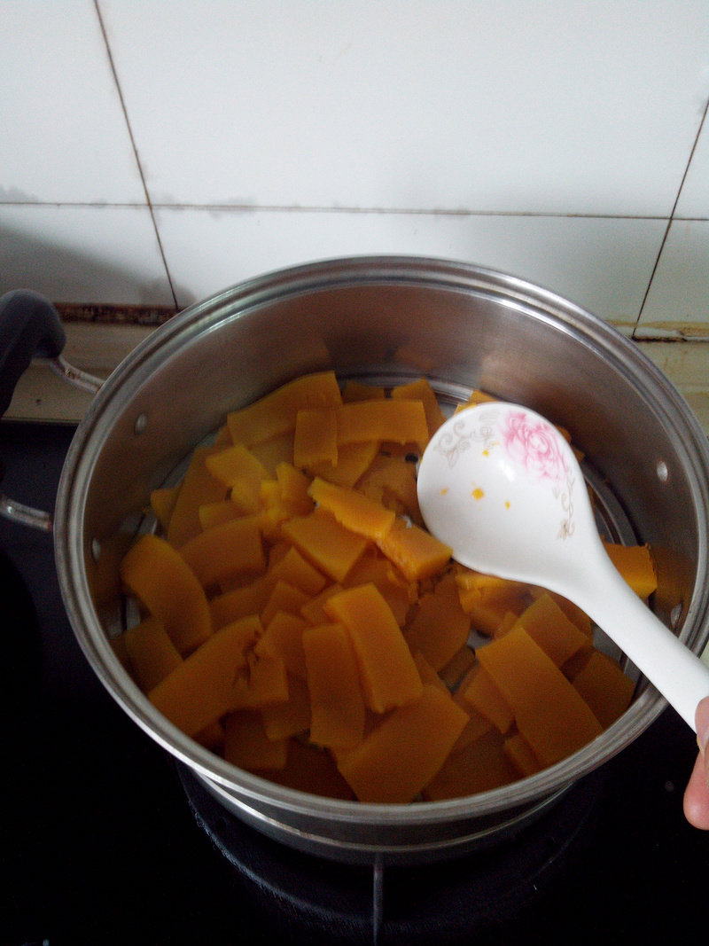 Steps for Making Pumpkin Steamed Buns