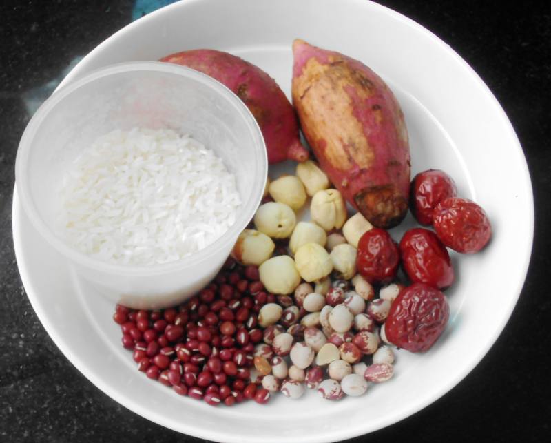 Steps to Make Sweet Potato and Lotus Seed Congee