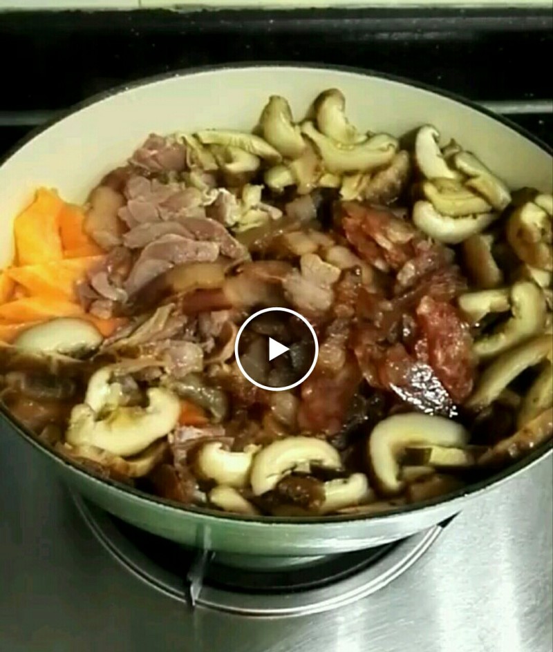 Chinese Sausage Clay Pot Rice