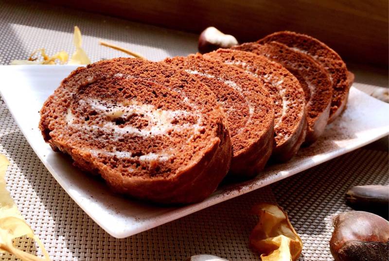 Steps for Making Chocolate Cream Roll