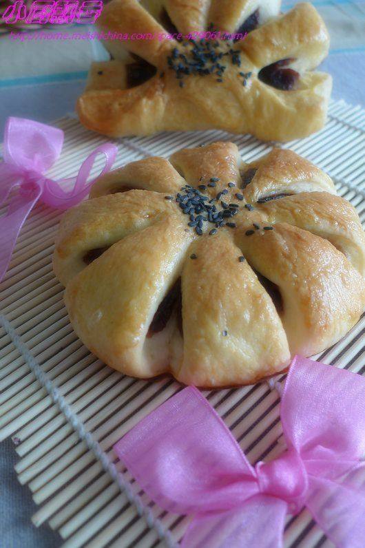 Red Bean Flower Bread