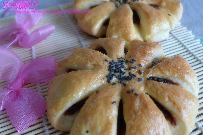 Red Bean Flower Bread