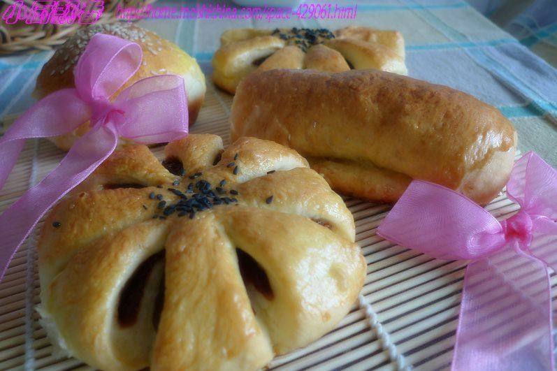 Red Bean Flower Bread