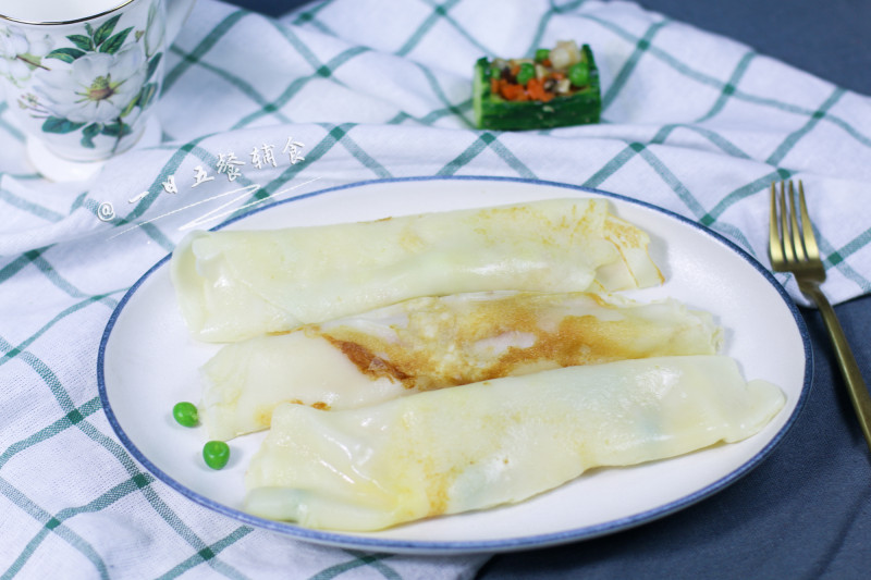 Steps for Making Pan-Fried Baby Rice Noodle Rolls